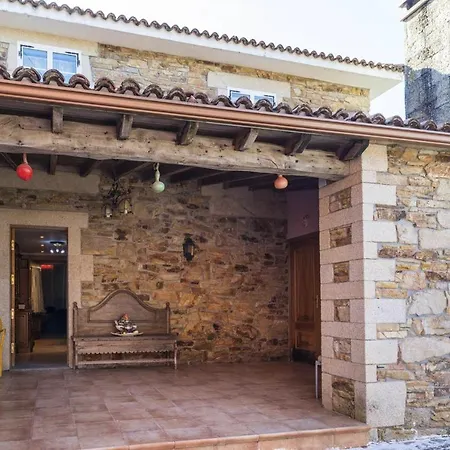 Spacious House With Mountain View In Carboeiro De Francia
