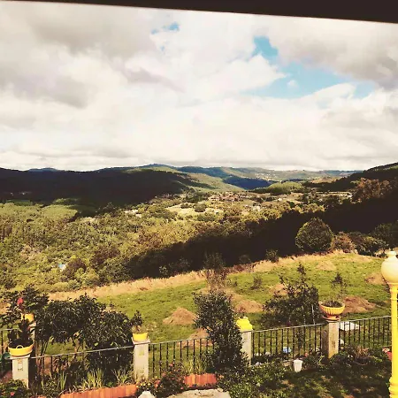 Spacious House With Mountain View In Carboeiro De Francia Сasa de vacaciones
