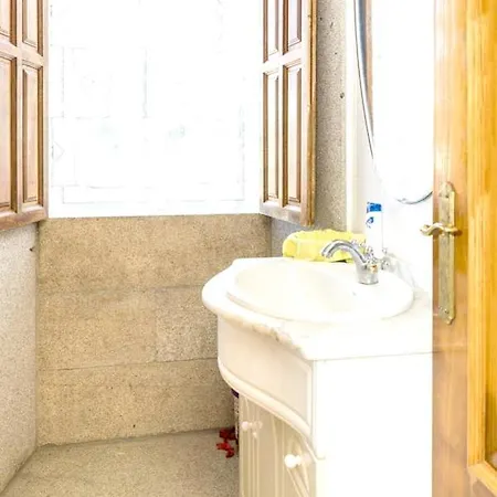 Spacious House With Mountain View In Carboeiro De Francia *