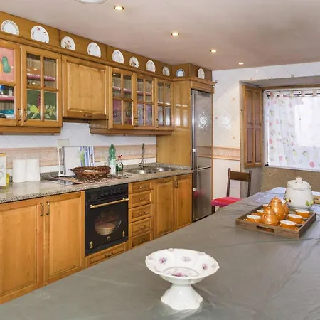 Spacious House With Mountain View In Carboeiro De Francia *